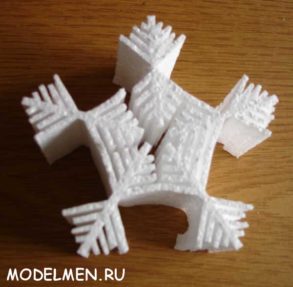 Сложная снежинка из пенопласта