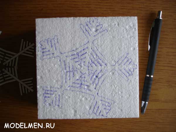 Сложная снежинка из пенопласта