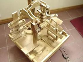 Забавная игрушка - лифт для шариков