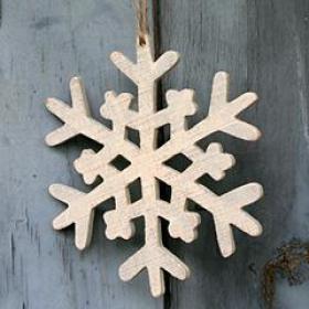 Снежинки из фанеры